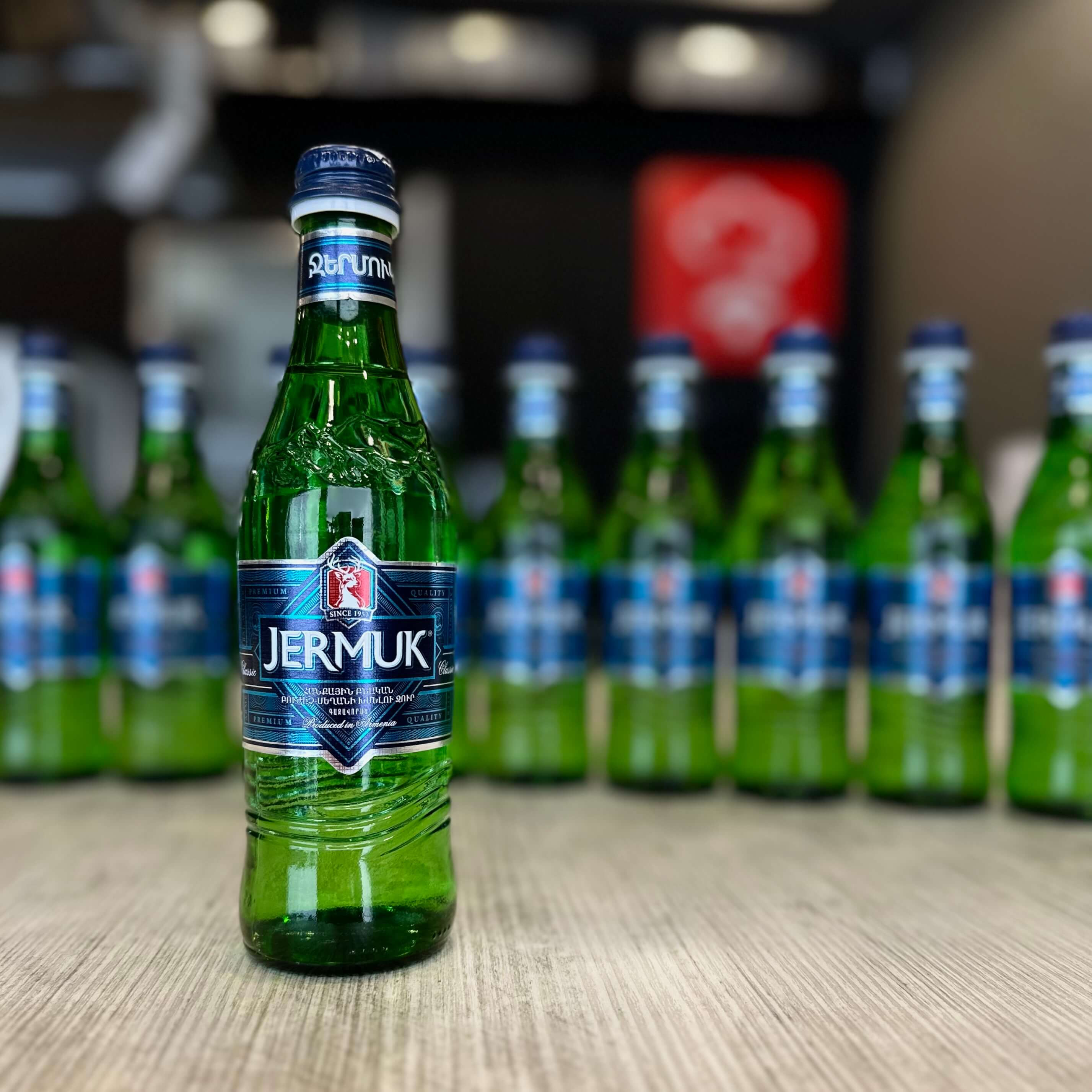 Ջերմուկ հանքային ջուր 0,33 լ. ապակյա