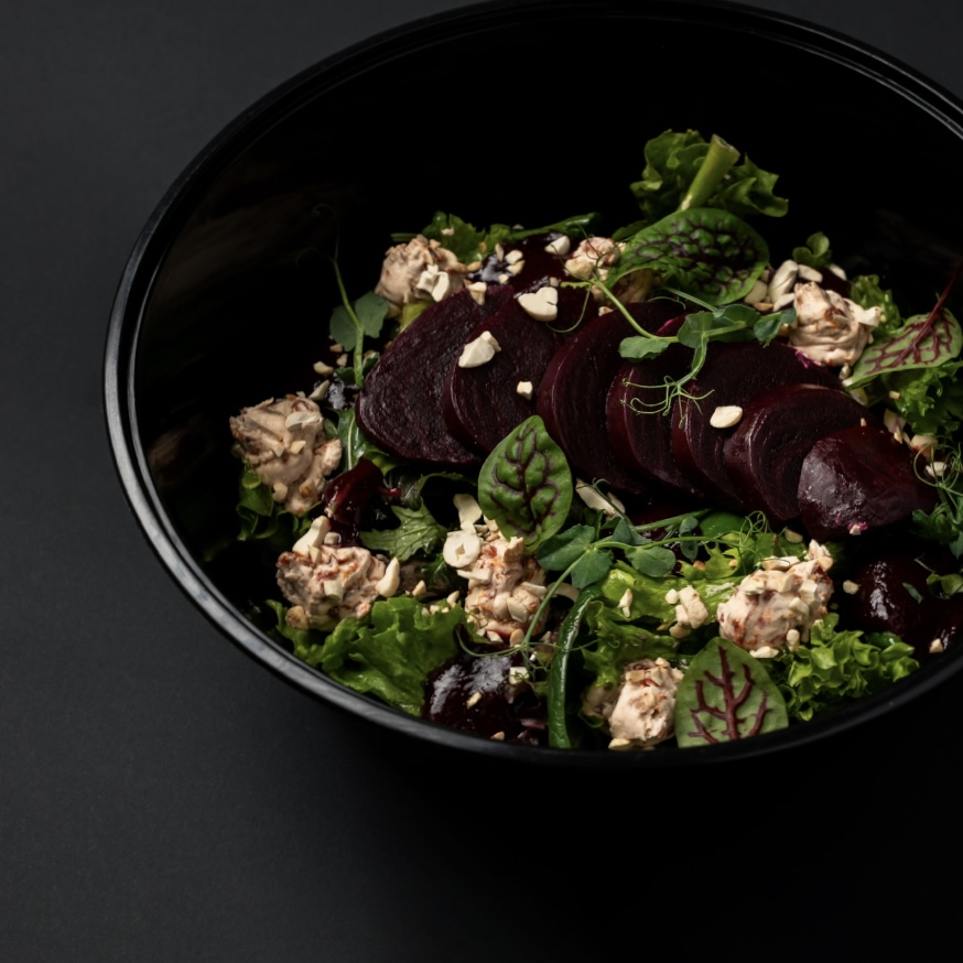 Բազուկով և սերուցքային կրեմով աղցան